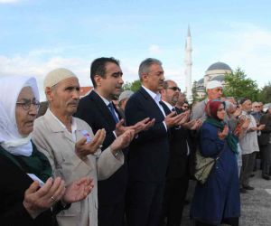 Karaman’da ilk hacı kafilesi dualarla kutsal topraklara uğurlandı