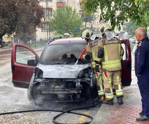 Ankara’da korkutan yangın: kontağı çevirdi, araba alev aldı