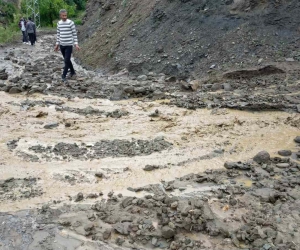 Sason’da selden kapanan köy yolları ulaşıma açıldı