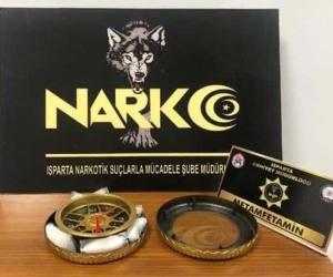 Isparta’da duvar saati içerisine gizlenmiş uyarıcı madde ele geçirildi