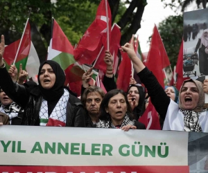 Bursada binlerce kişi Filistinli anneler için yürüdü