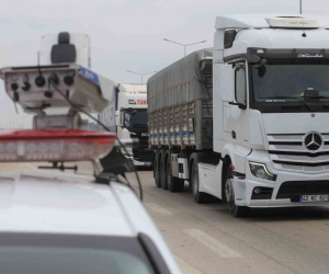 Bu radar çok can yakıyor...Aynı anda 4 araca ceza yazıyor