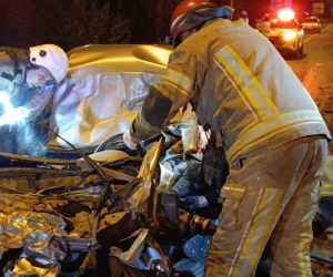 Otomobil kamyonun altına girdi, sürücü ağır yaralandı
