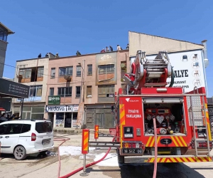 Bursa’da mobilya imalathanesinde yangın