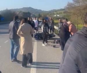 Yenişehir’de kontrolden çıkan motosiklet devrildi: 1 ölü, 1 yaralı