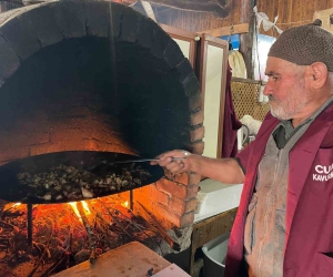Dualı güveçlerden yemek için akın akın geliyorlar
