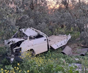 Hurdaya dönen kamyonetten sağ çıktı