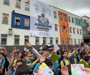 Bin 100 öğrenciden anneleri ağlatan sürpriz