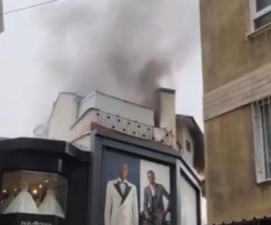 Bursa’da Tarihi Uzun Çarşı’da korkutan yangın: Çatı katı alev alev yandı