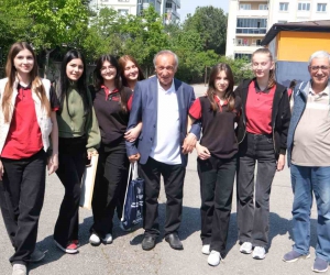 Huzurevi sakinleri ile liseli gençler bir araya geldi