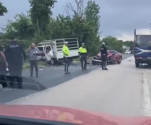 Bursa’da kamyonet ile otomobil çarpıştı: 2 yaralı