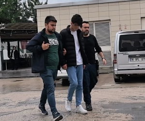 Bursa’da arkadaşıyla şakalaşan genç bıçaklanarak yaralandı