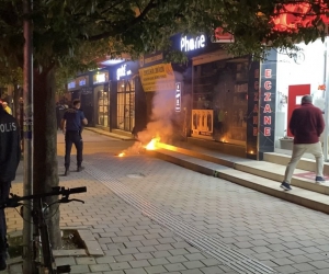 Bursa’da kutlamalarda Fenerbahçeliler Derneği’ne meşale atan taraftar gözaltına alındı