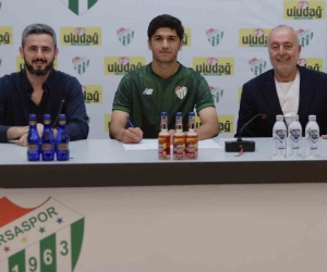 Bursaspor’da Ensar Duman profesyonel oldu