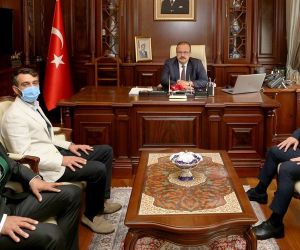 Bursaspor yönetimi, Bursa Valisi Yakup Canbolat’ı ziyaret etti