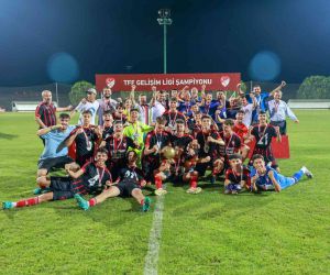 Gelişim Ligi U-17 Şampiyonu Uşakspor