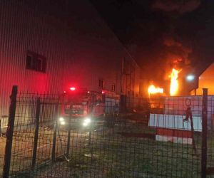 Bursa’da lunapark ve çocuk oyun grubu üreten fabrikada büyük yangın