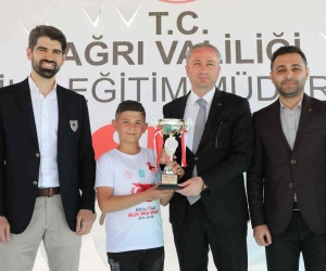 Ağrı’da 35 bin 245 kişinin ziyaret ettiği ‘Bilim Dolu Günler Bilim Şenliği’ ödül töreni düzenlendi