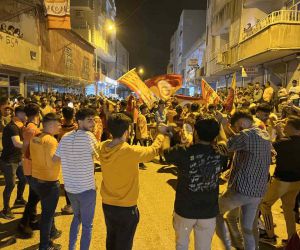 Silopi’de Galatasaray taraftarları şampiyonluğu yöresel halay eşliğinde kutladı