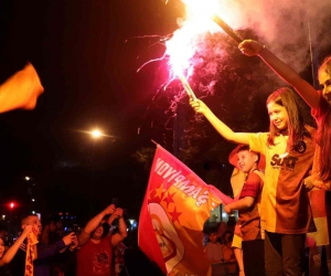 Erzincan’da Galatasaray taraftarları meydanı panayır alanına çevirdi