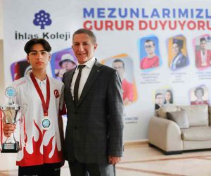 İhlas Koleji öğrencisi Turhan Ayhan Aydeniz, Türkiye şampiyonu