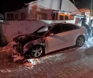 Suluova’da park halindeki araç yandı