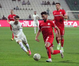 Spor Toto Süper Lig: Giresunspor: 1 - FTA Antalyaspor: 0 (İlk yarı)