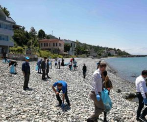 RTEÜ’lü öğrenciler ve akademisyenler kıyı ve sualtı temizliği yaptı