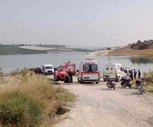 Tarsus’ta baraj gölünde araç içerisinde bir şahıs ölü bulundu