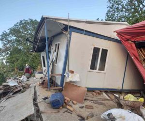 Sinop’ta heyelan sonrası evde büyük çapta maddi hasar oluştu