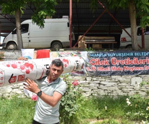 Çilek üreticisine büyükşehirden naylon desteği