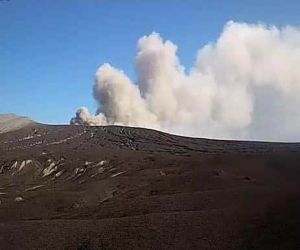 Endonezya’daki Anak Krakatau Yanardağı’nda patlama