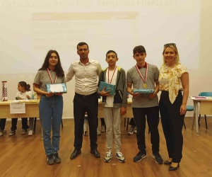 Bilgi yarışmasının kazananı, Şehit Esin Akay Ortaokulu oldu