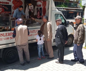 Eskişehir’de vatandaşlara lokma dağıtıldı