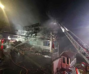 Başakşehir’de iş hanı yangını 31 saat sonra kontrol altına alındı