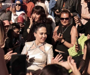 Fenomen Özlem Lina Öz’ün güzellik salonu açılışında izdiham yaşandı