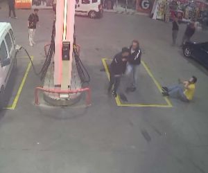 Pendik’te akaryakıt istasyonu çalışanına tornavidalı saldırı kamerada
