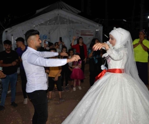 Depremzede çift, aşklarının başladığı çadır kentte evlendi