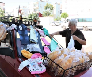 Tuncer öğretmen 20 yıldır 200 ekmek dağıtmadan derse girmiyor