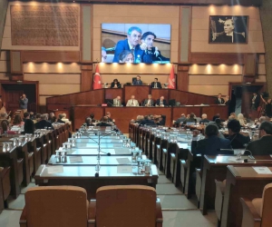İBB Meclisi toplantısında İmamoğlu’na yangın eleştirisi