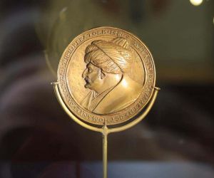 Fatih Sultan Mehmet madalyonunun sergilenmesine başlandı