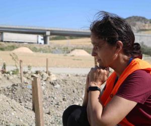 Deprem mezarlığı yardımsever İspanyolların yüreklerini burktu