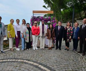 Cumhurbaşkanı Başdanışmanı Saadet Oruç, ‘Kadınlar El Ele Karma Sergisi’ni ziyaret etti