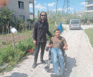 Manisa Valisi Özmen’den Vanlı engelliye akülü sandalye