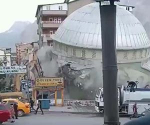 Hacı Sait Camisi’nin yıkılma anı görüntülendi