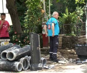 Kadıköy’de doğal gaz borusu patladı, sigarayla başında bekledi