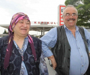 Türkiye’ye gelen gurbetçiler duygu dolu anlar yaşıyor
