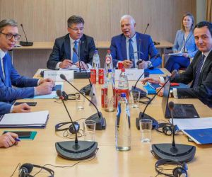 AB, Kosova ile Sırbistan liderlerini acil toplantıya çağırdı
