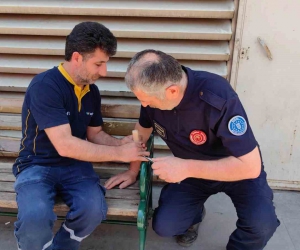 Hastane bahçesinde çivi çıkarma operasyonu