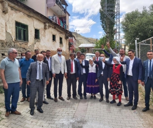 Milletvekili Özyürek bayramını hemşehrileriyle geçirdi